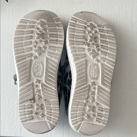 Hey Dude Women’s Wendy Leopard Sparkle Shoes - Picture 7 of 9